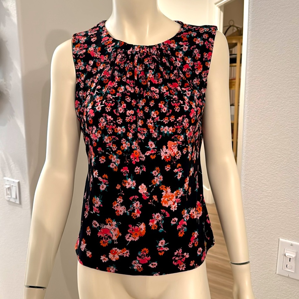 Calvin Klein floral sleeveless shirt size small